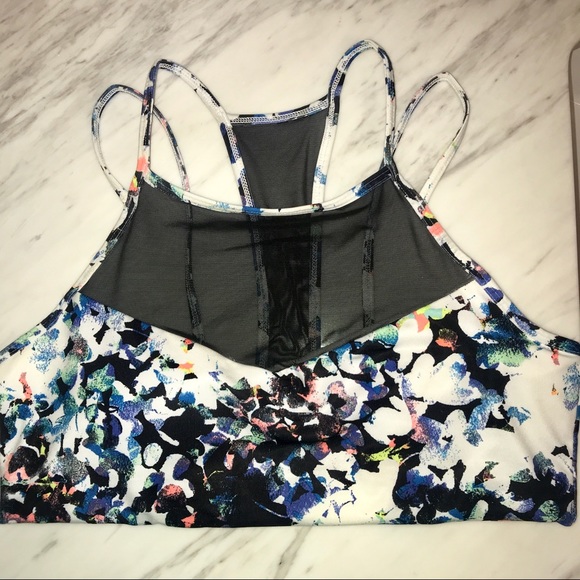 GAP Other - Strappy mesh sports bra